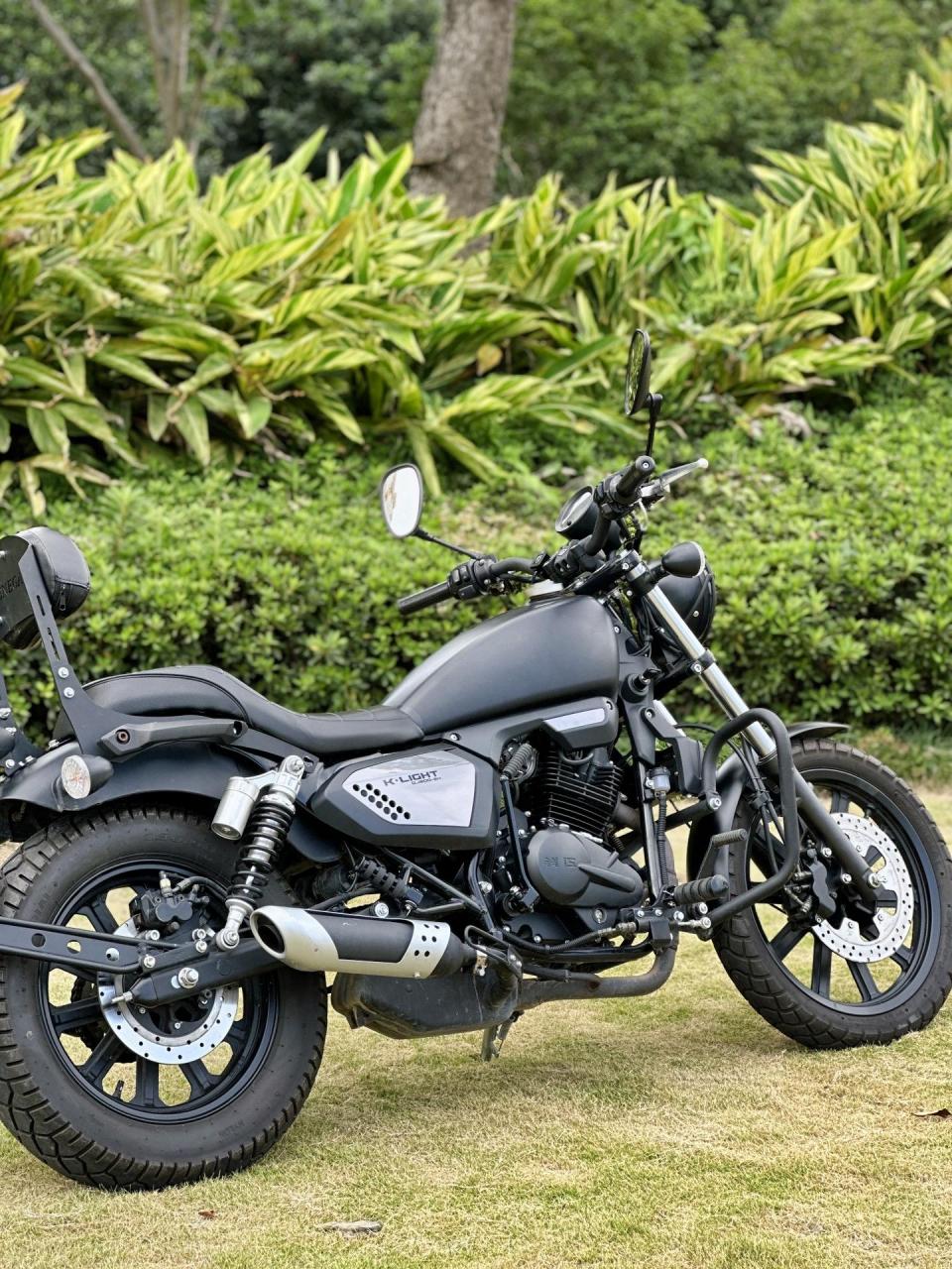 钱江荣光202摩托车复古巡航 行驶2200来公里   准新车一台全车无瑕疵