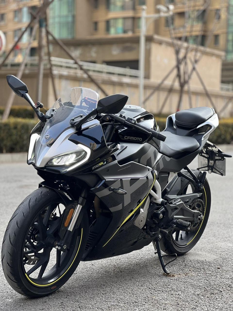 过户 实表6000公里 全车无伤 加装前后行车记录仪 喜欢联系春风250sr