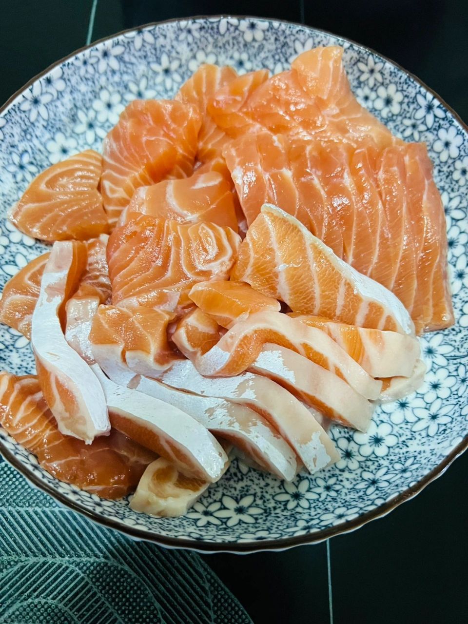 你们买的三文鱼多少钱一斤了 三文鱼从今年开始涨价,我记得去年是八十