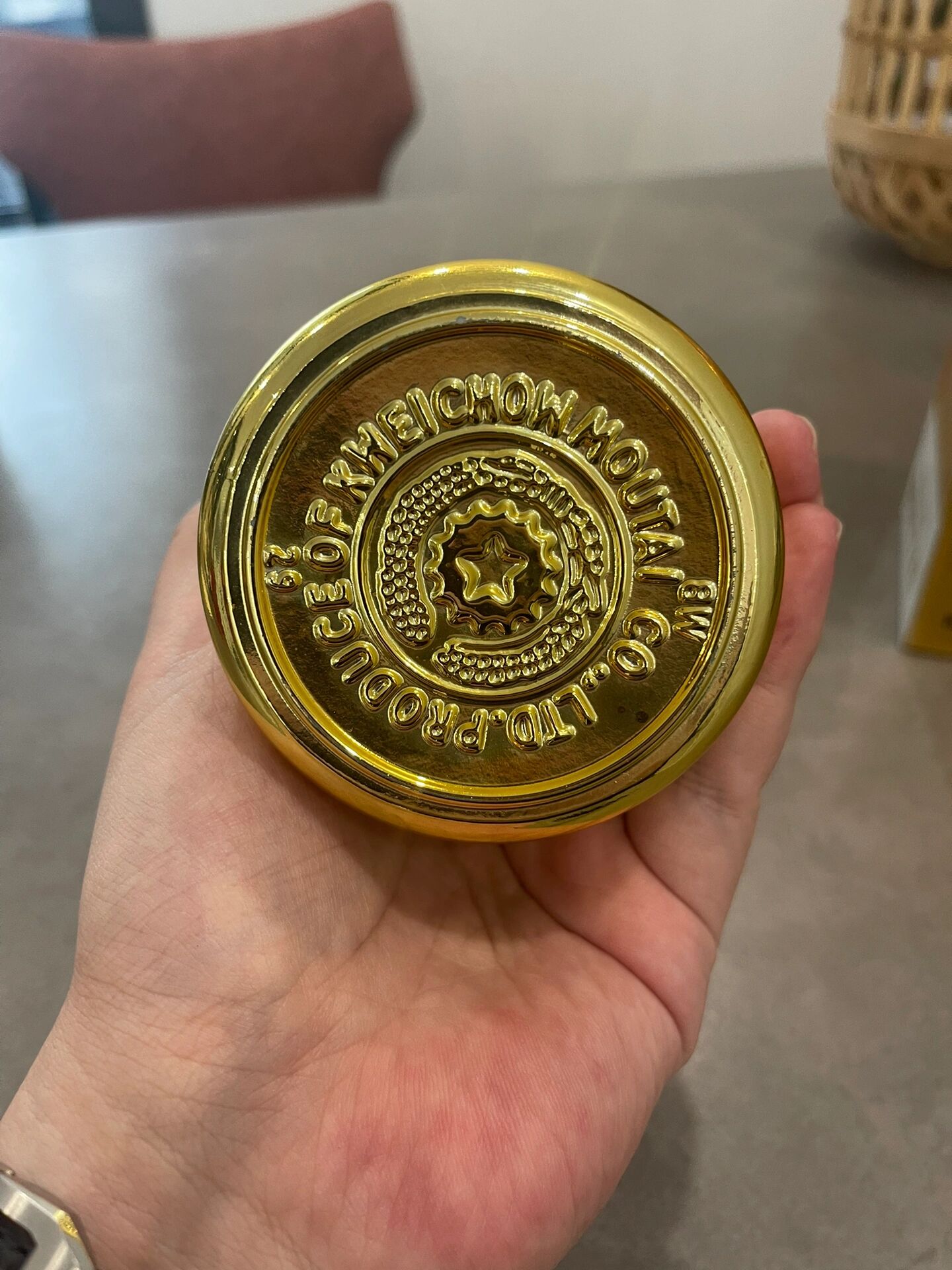 金色飞天茅台 53度 500ml 金色茅台,有人叫它土豪金茅台,因为是华致酒