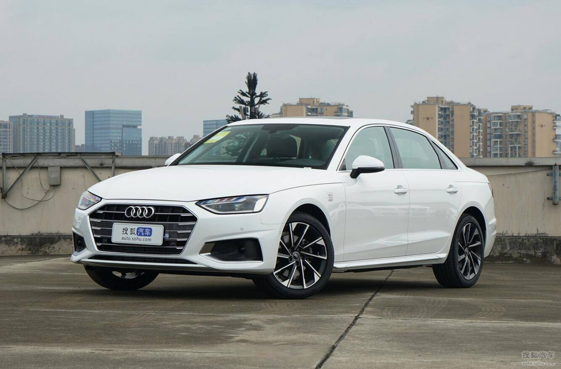 2023款 奥迪a4l上市,新车外观依旧采用了致雅型和动感型两种风格,同时