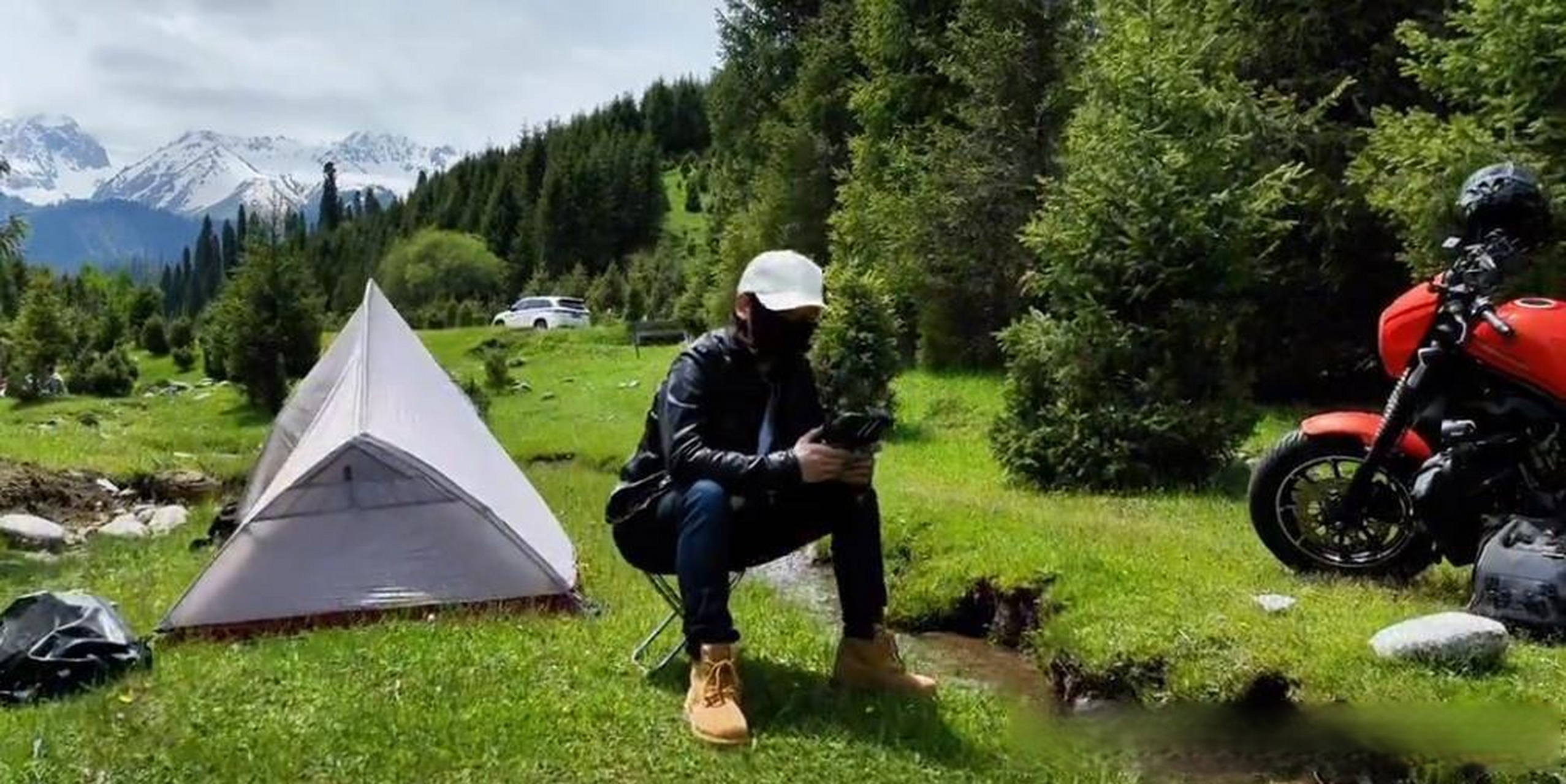 逍遥洒脱,无比自由,活出了自我,活出了精彩!