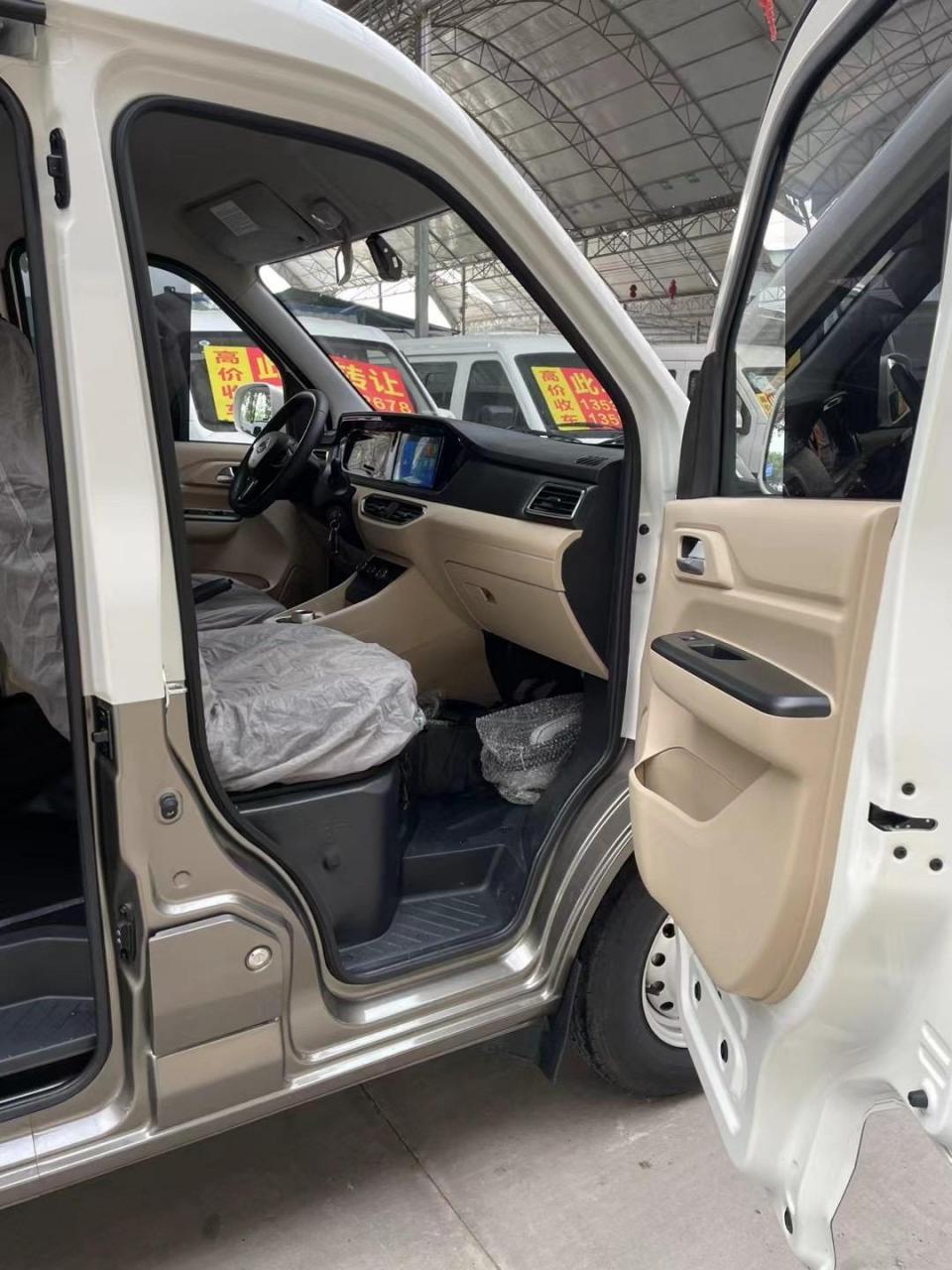 长安跨越星v7新能源客运版7座,宁德时代电池41.