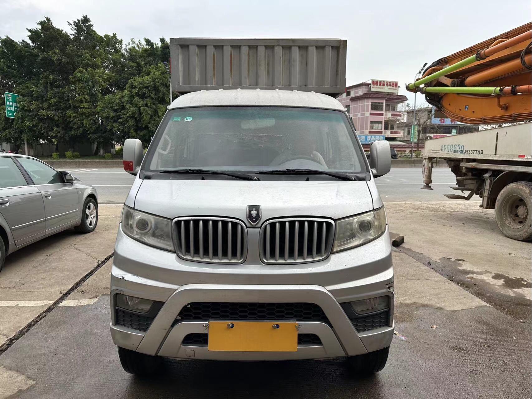 18年金杯双排双后轮厢式货车,1.