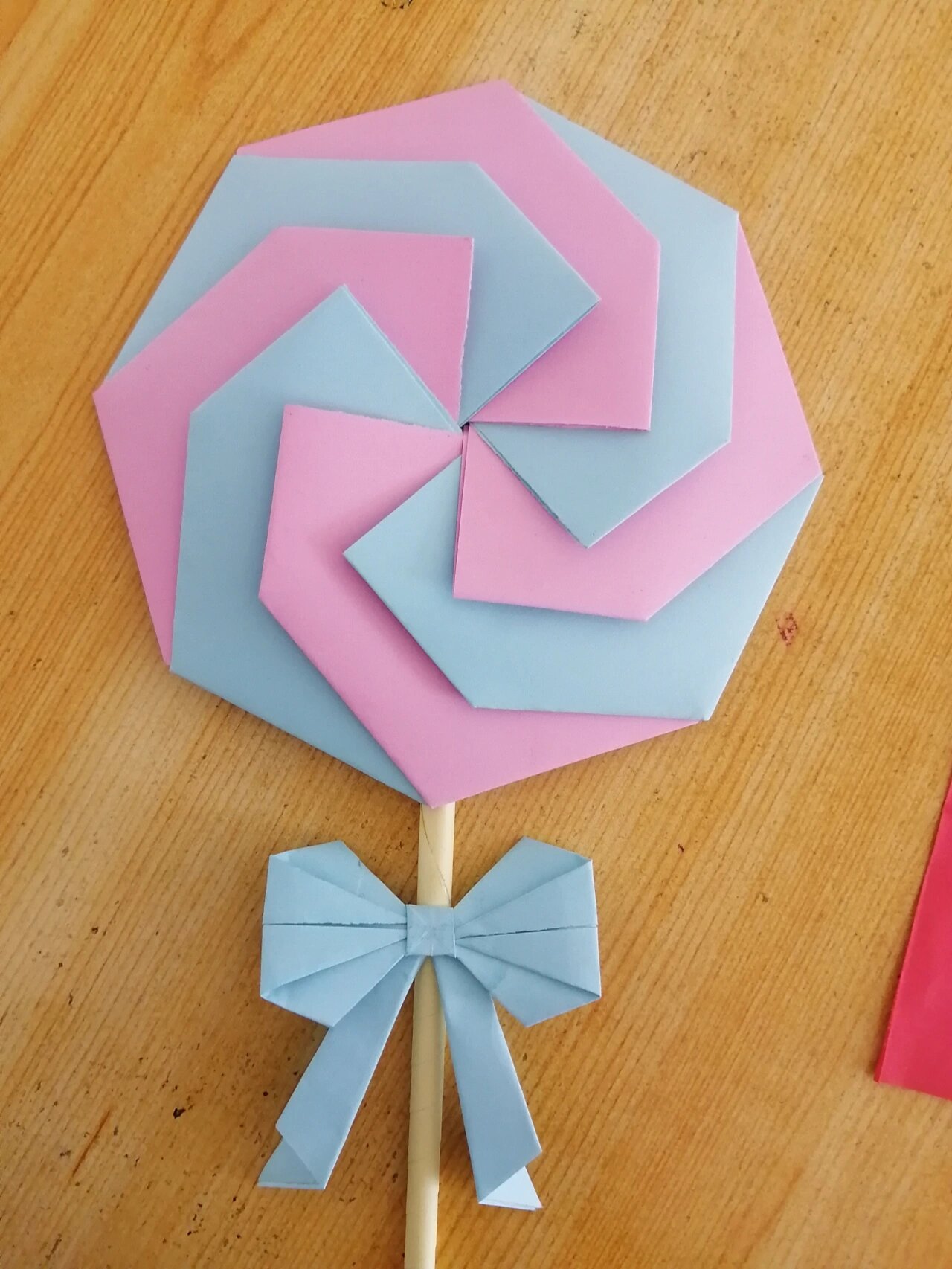 手工制作 ,棒棒糖 适合7-10岁 材料:彩纸 剪刀 双面胶  还有一双心灵