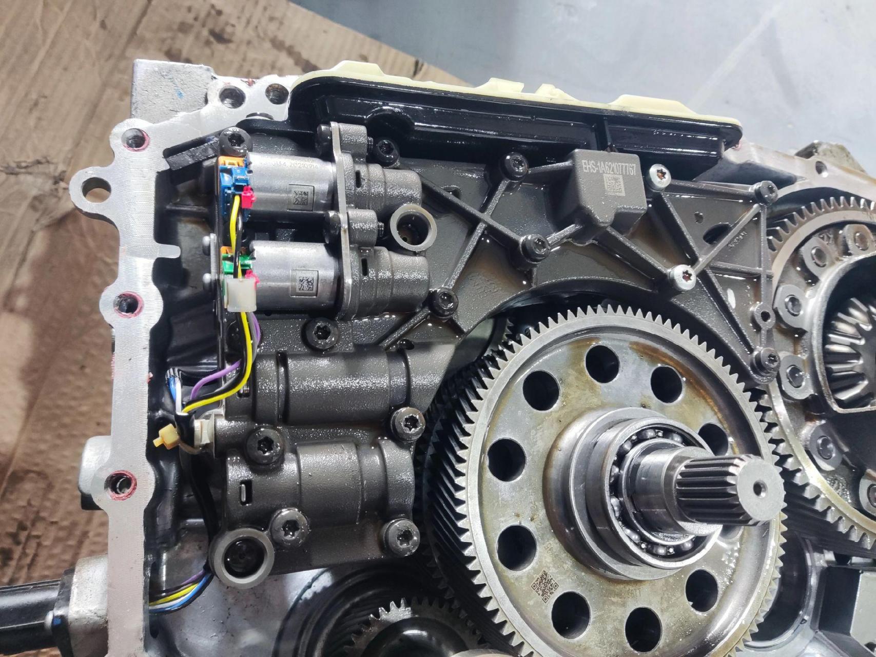 6发电机轴,7发动机驱动轴 纯电模式动力输出:1-2-3 发动机直驱(发电加