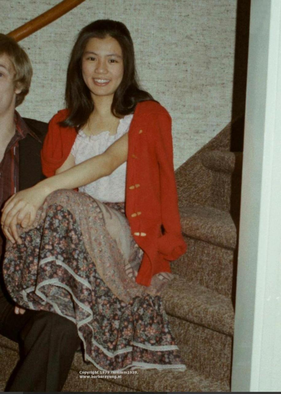 在成为黄蓉之前的翁美玲 无意中刷到翁美玲少女时期在英国的照片,被