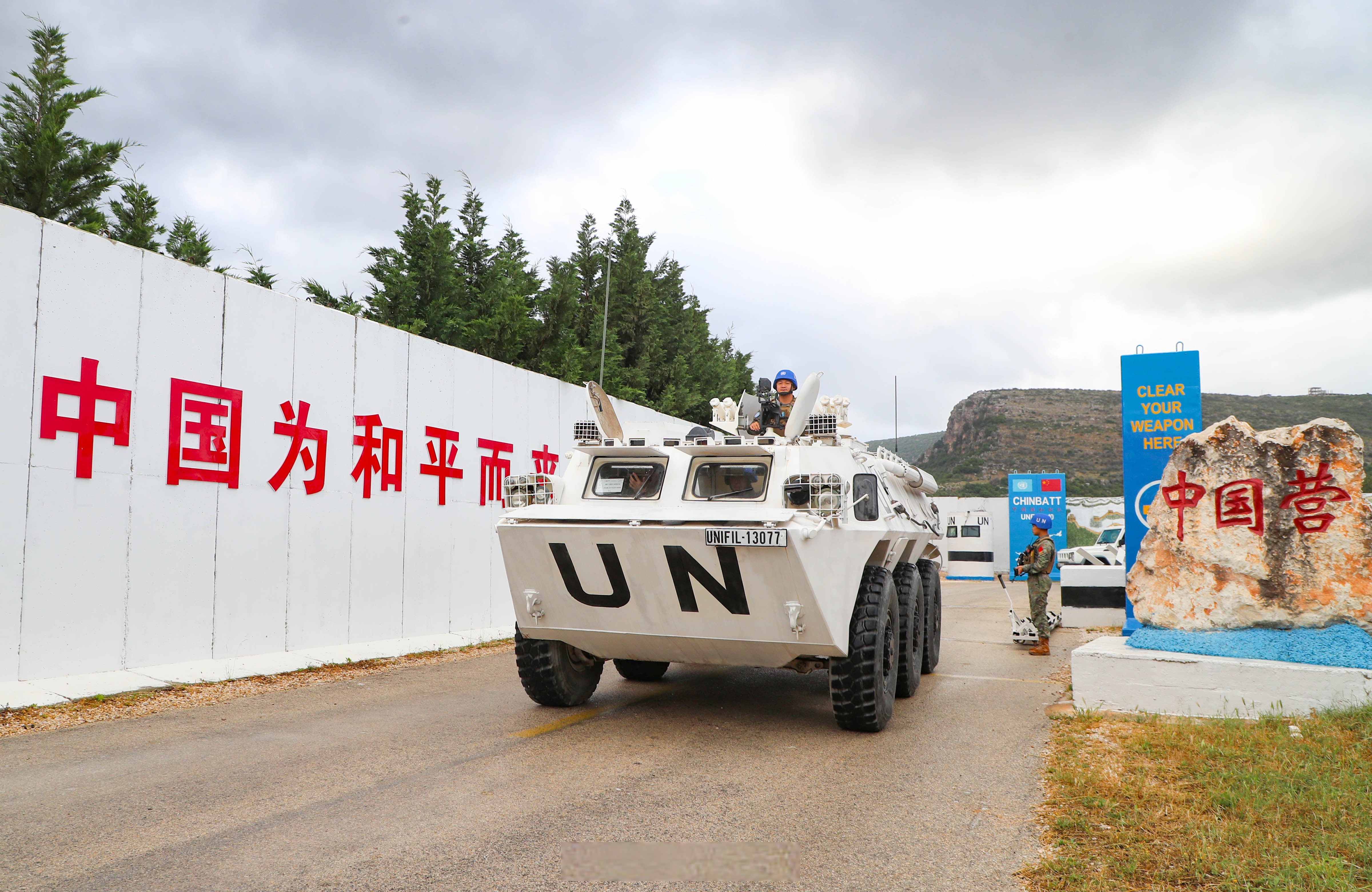 勇士途径炮火轰炸区完成运输任务】近日,中国第22批赴黎维和部队多