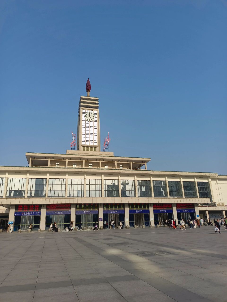 长沙站和长沙南站到底什么区别啊啊啊  我今天真要被长沙站和长沙南站