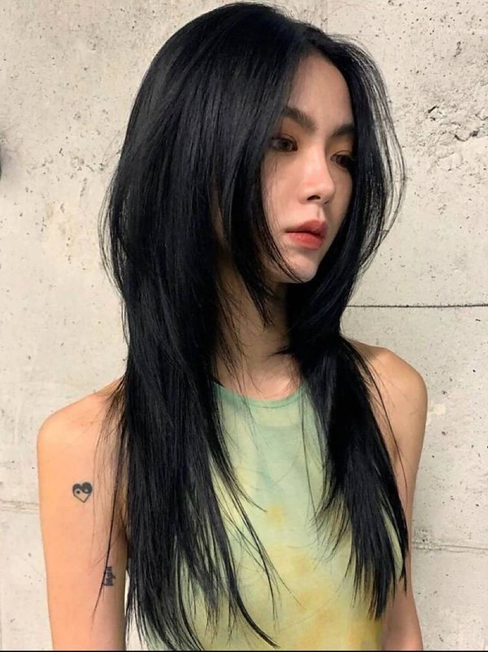 长碎发长版鲻鱼头 甜酷风风格的高层次长碎发 长款鲻鱼头发型,独特又