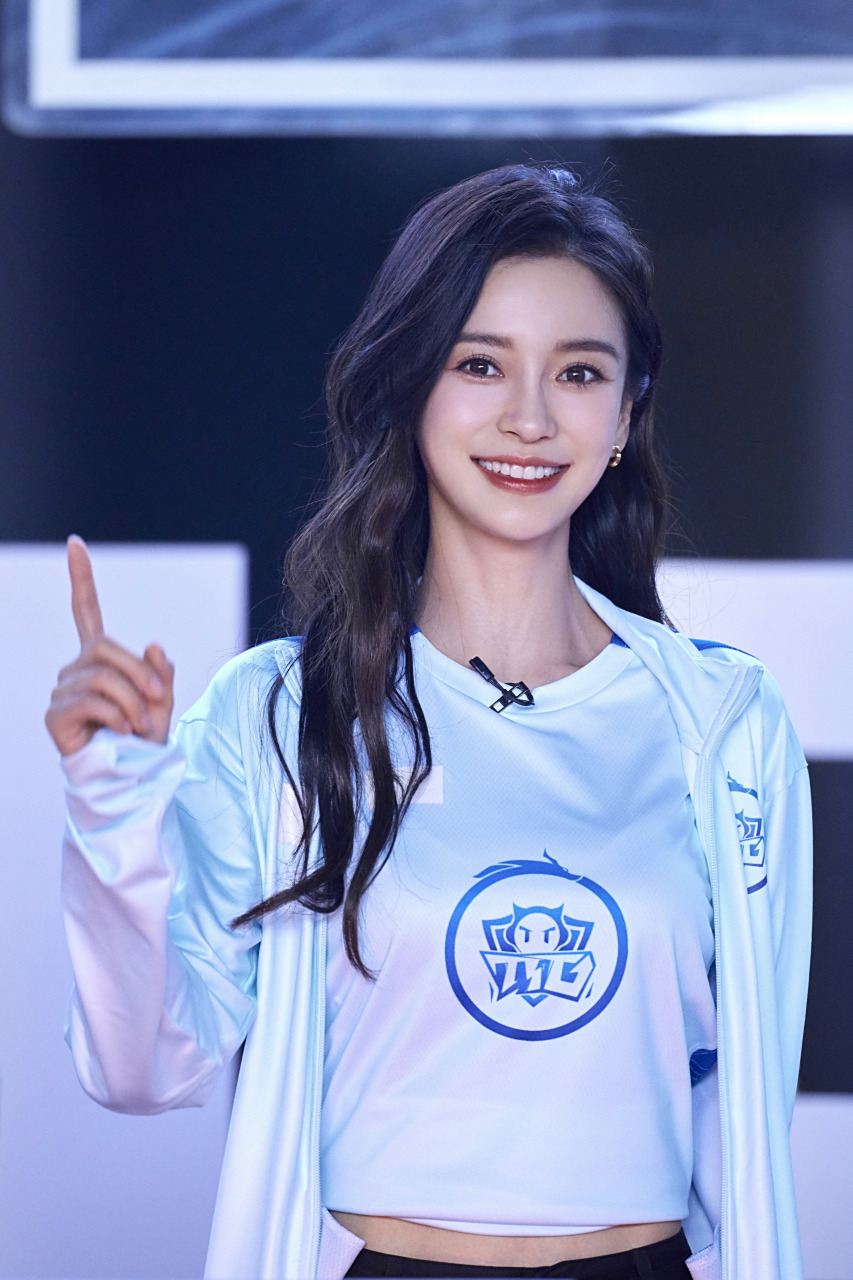 angelababy ·#战至巅峰# 游戏嘛,还是和朋友一起打最快乐啦!