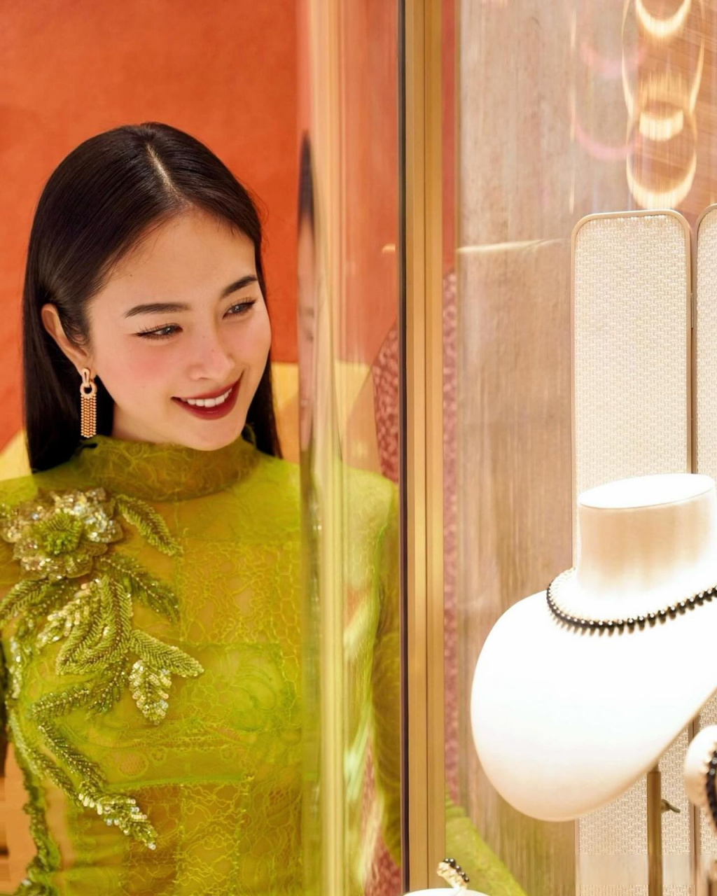 泰国最美变性人宝儿poyd,从17岁出道被大家认识,至今已20年,妥妥冻龄