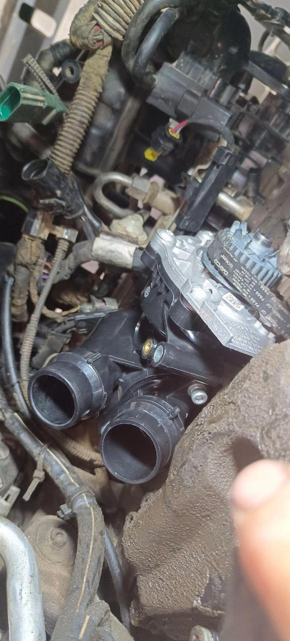 不拆进气管更换ea888水泵,八百块钱的干成三百快 汽车保养与维修