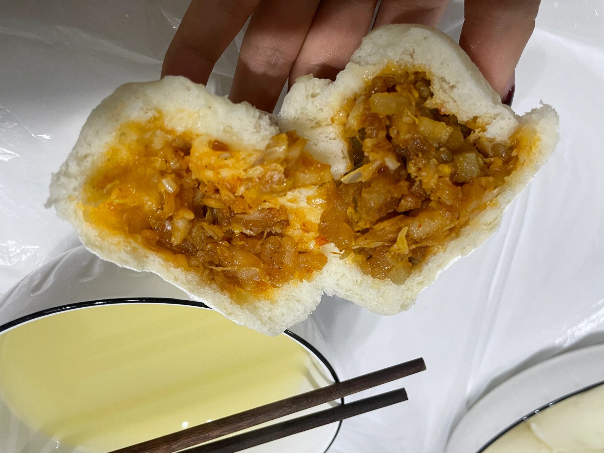 酸菜土豆包子 巨美味 1 ,三百克面粉 一勺白糖 三克酵母 温水活面