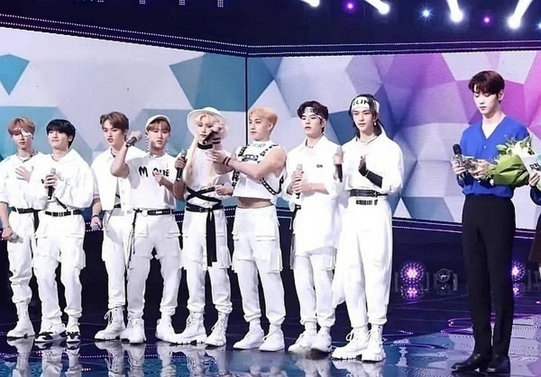 straykids这个身高真的是矮的清清楚楚明明白白.