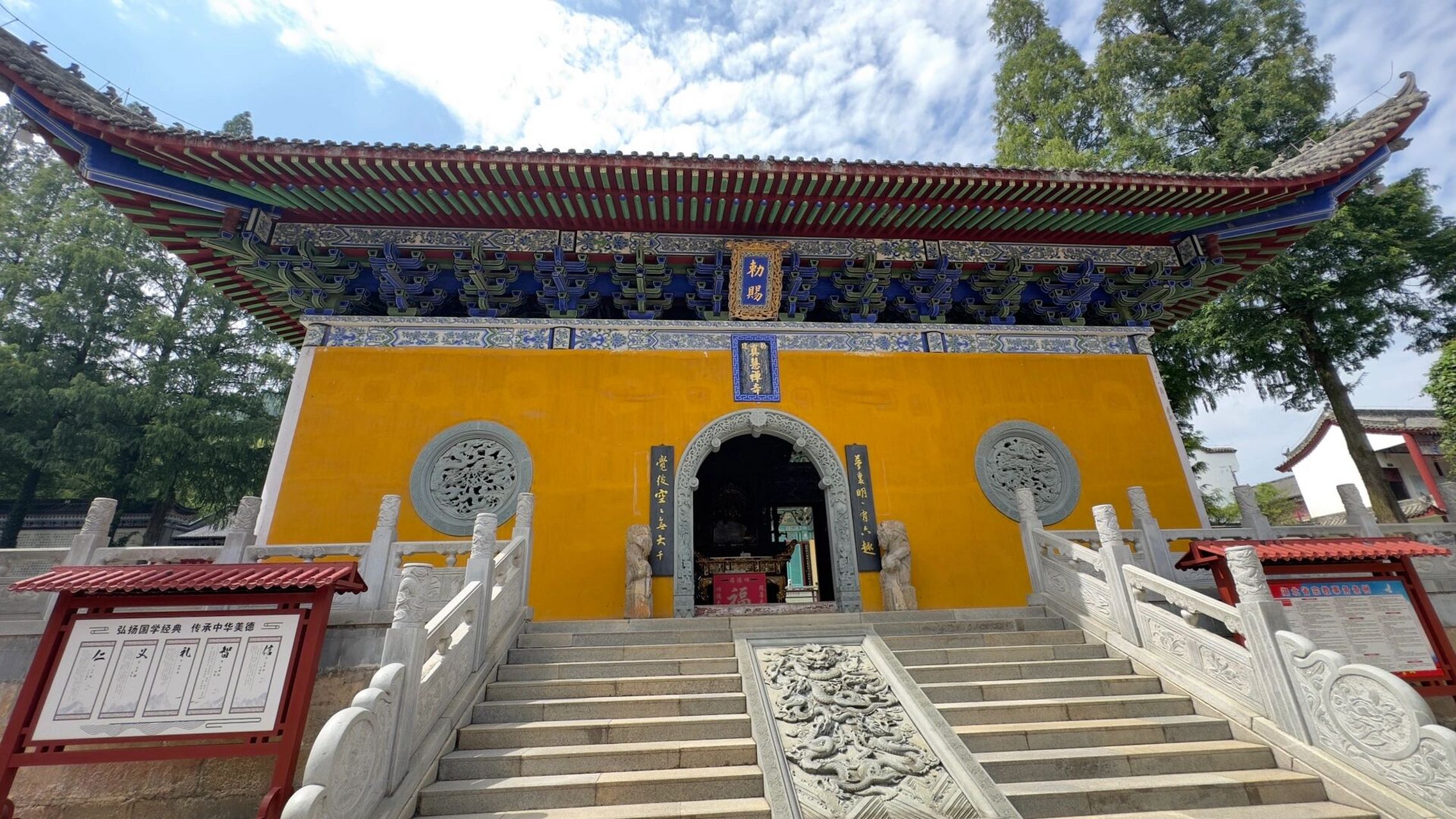 天下祖庭——黄梅五祖寺(游玩攻略) 五祖寺原名东山寺,建于唐代,印度