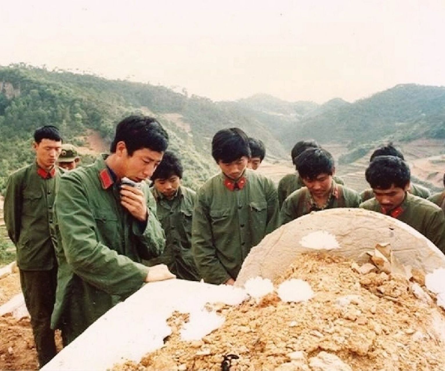 老照片:纪念自卫反击战牺牲的英雄们!95