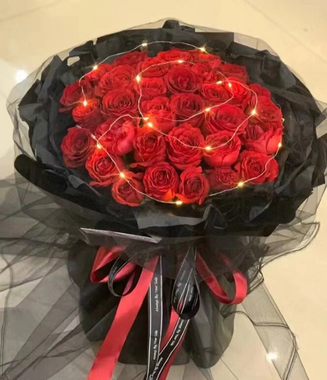 33朵红玫瑰花束