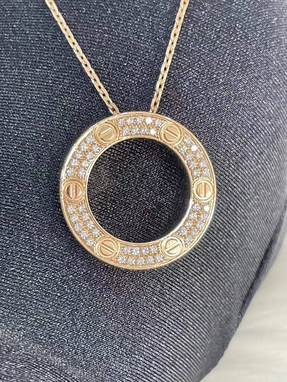 全长 43镶嵌54颗钻石,大气很有 99新卡地亚love玫瑰金满钻大饼项链!