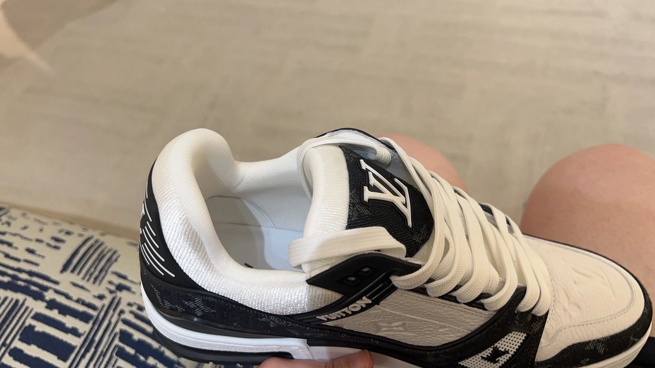 西班牙lv超划算 今天在马德里lv疯狂购物一下午～毕竟退税17%不买太