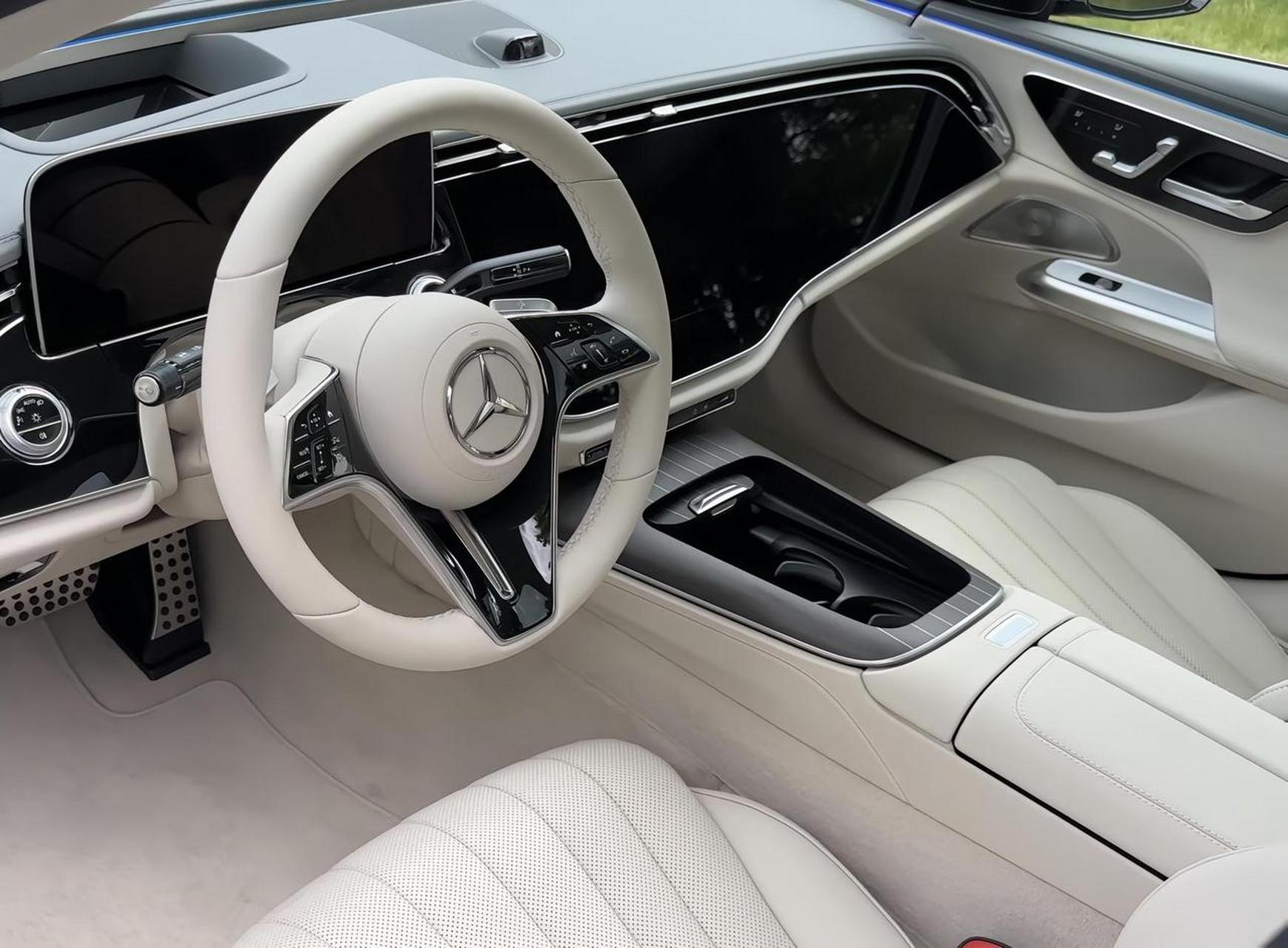 全新2024款奔驰e级豪华立标版高清图鉴赏,展示更多细节!