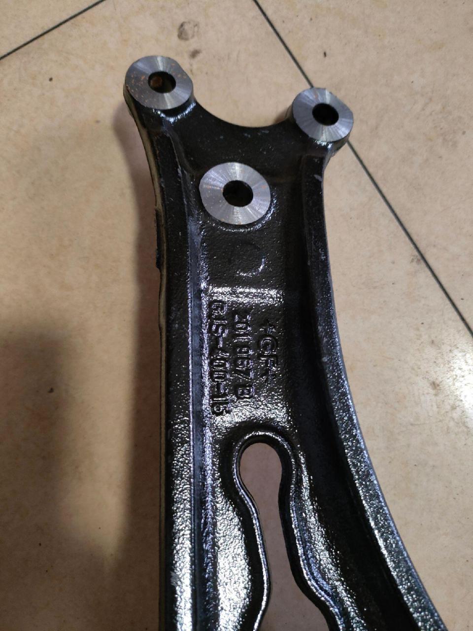 大众迈腾b6.b7,途观下支臂总成