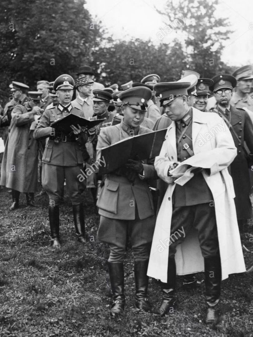 德军演习中的中国军人 在1936年德国国防军演习中,戴德式大檐帽,着