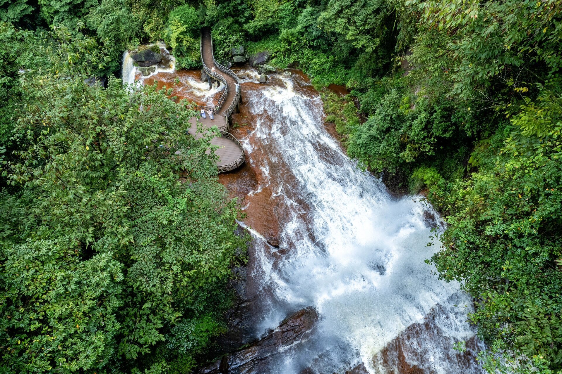 烟雨朦胧铜锣坝 铜锣坝国家森林公园位于云南省昭通市水富市.