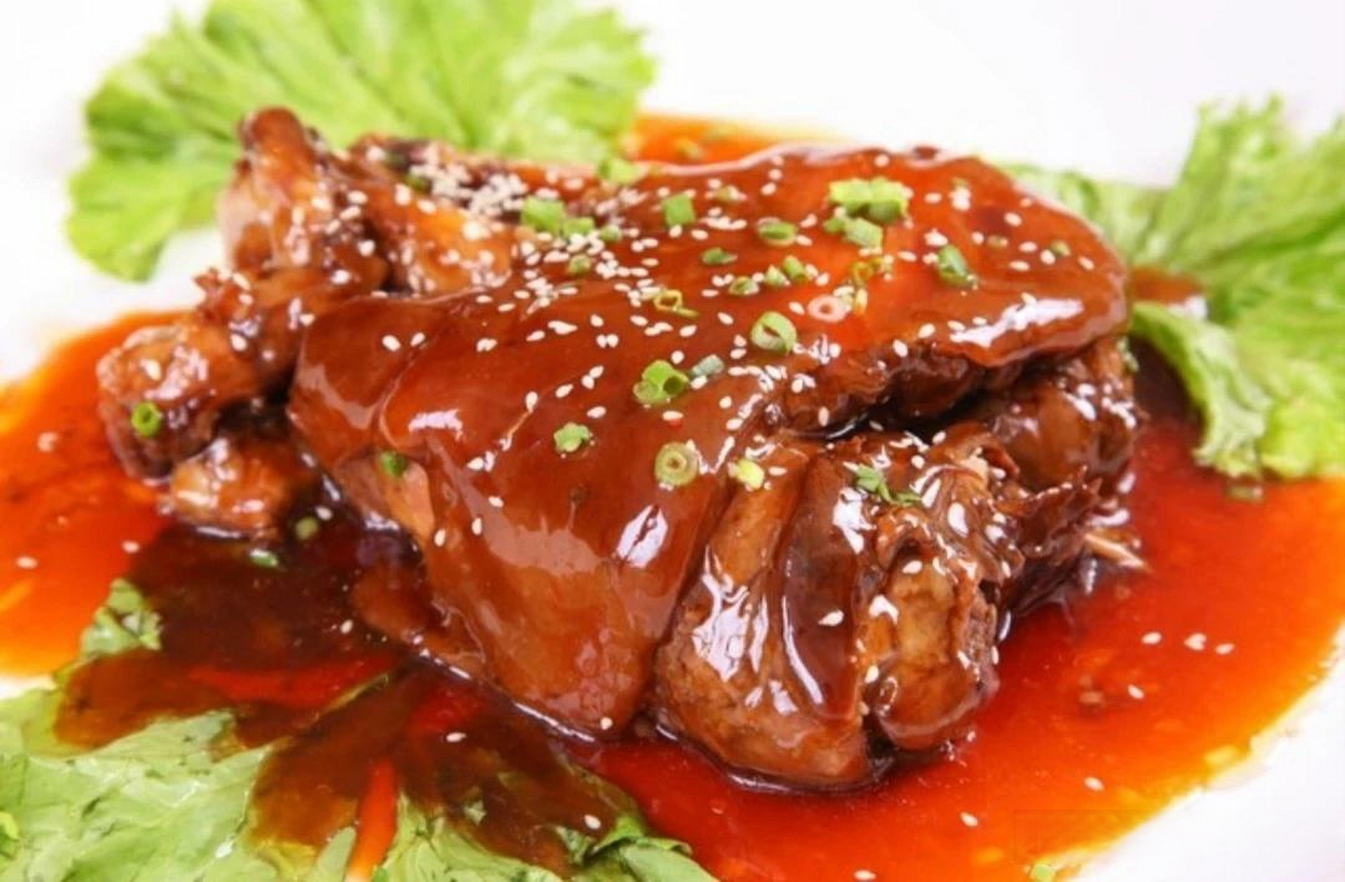 红扒肘子卤水料(批量):  高汤20斤,盐150克,味精50克,冰糖50 克,红曲