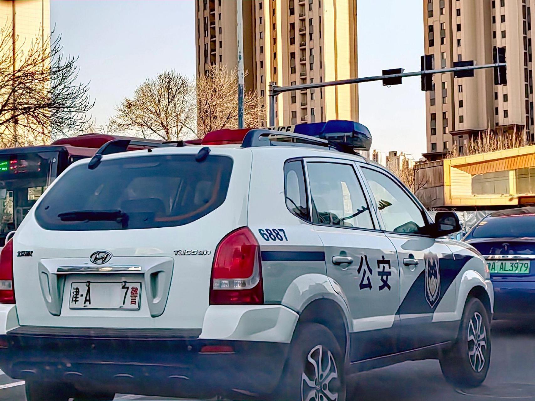 现代途胜警车街拍偶遇现在途胜 交通安全