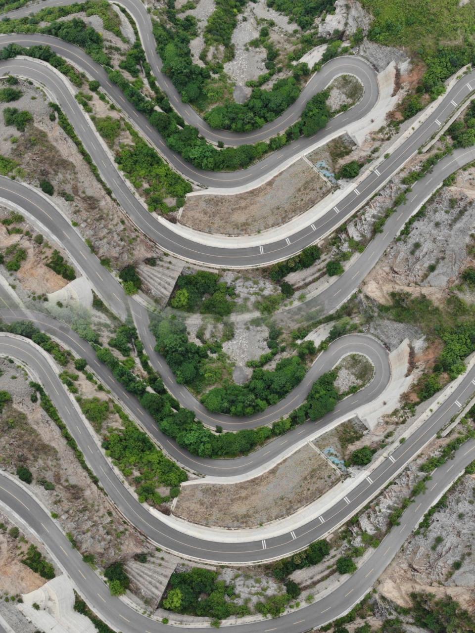 红井路可以说是房山区境内弯道最多,风景最美的山区公路,坡度大