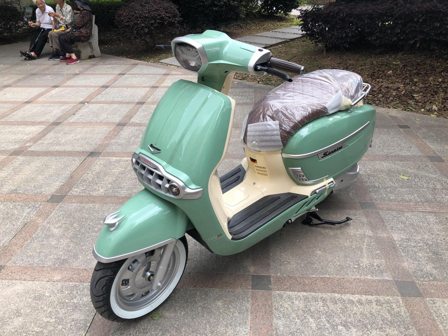 摩托界的凯迪拉克.维多利亚150si复古踏板