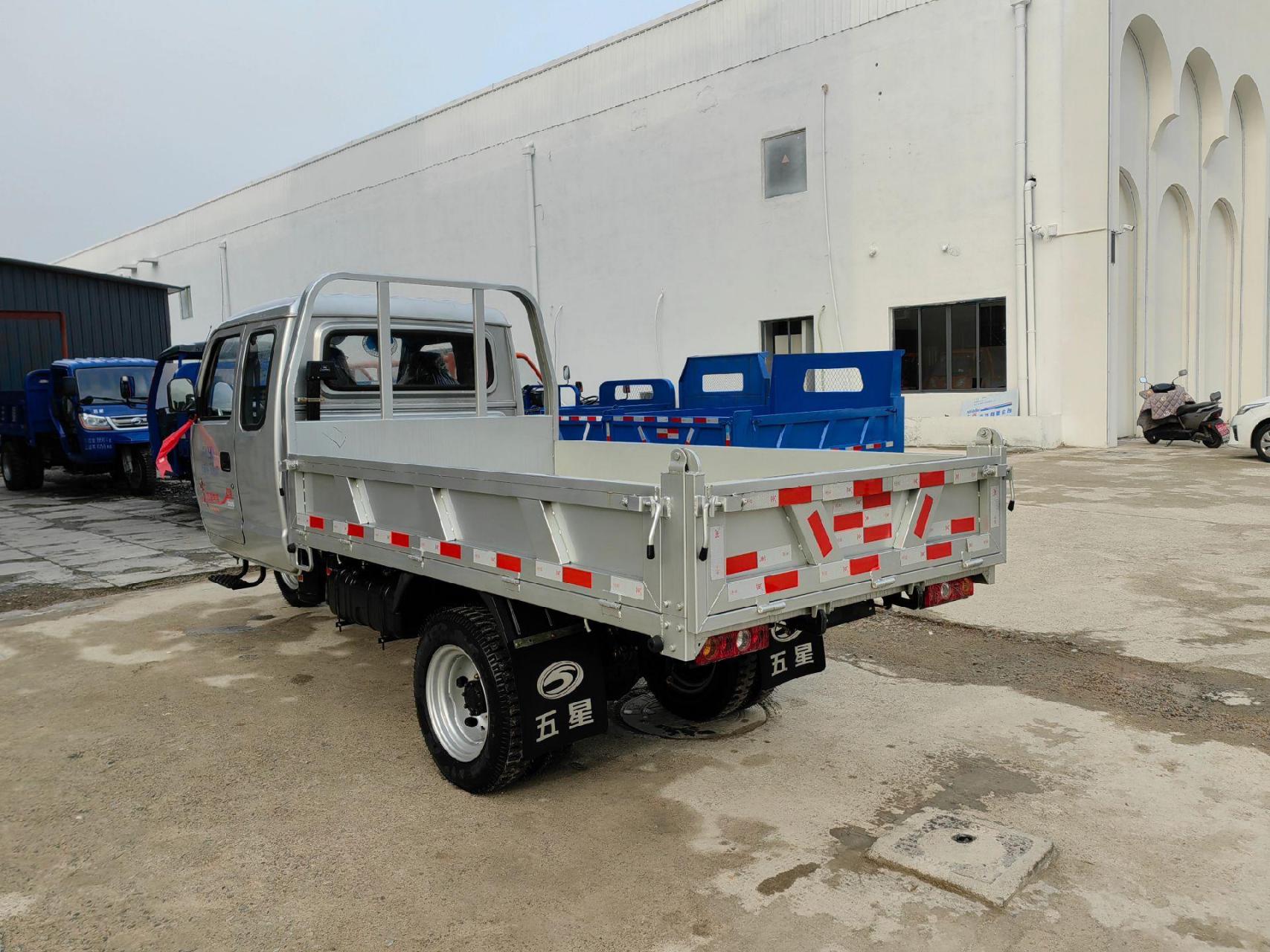 五星驭翔多缸自卸三轮汽车,拥有它,让它陪你翻山越岭