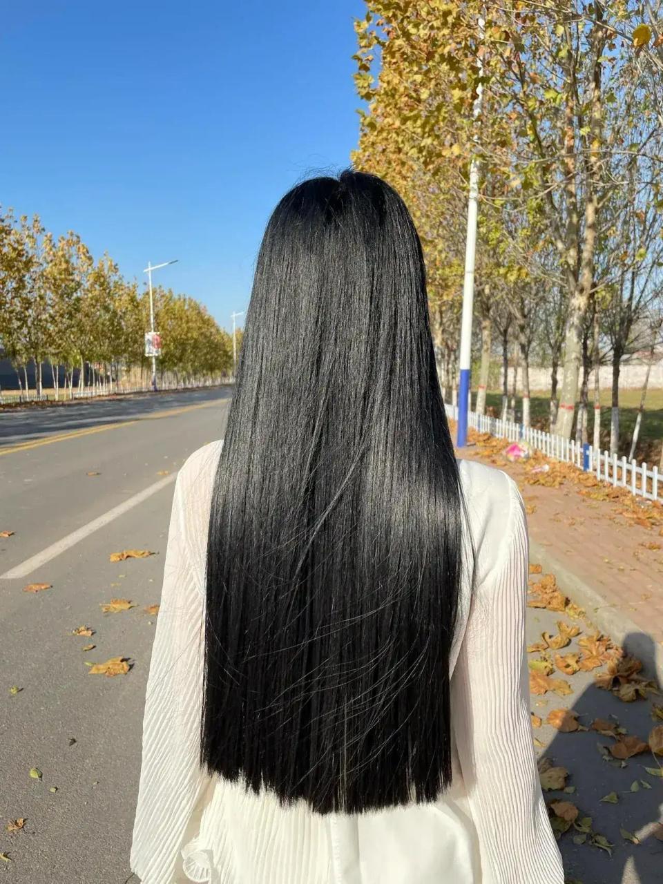 修补记忆碎片额,哈哈哈嗝,黑白还是黑白,地上水泥变黄土长发 背影