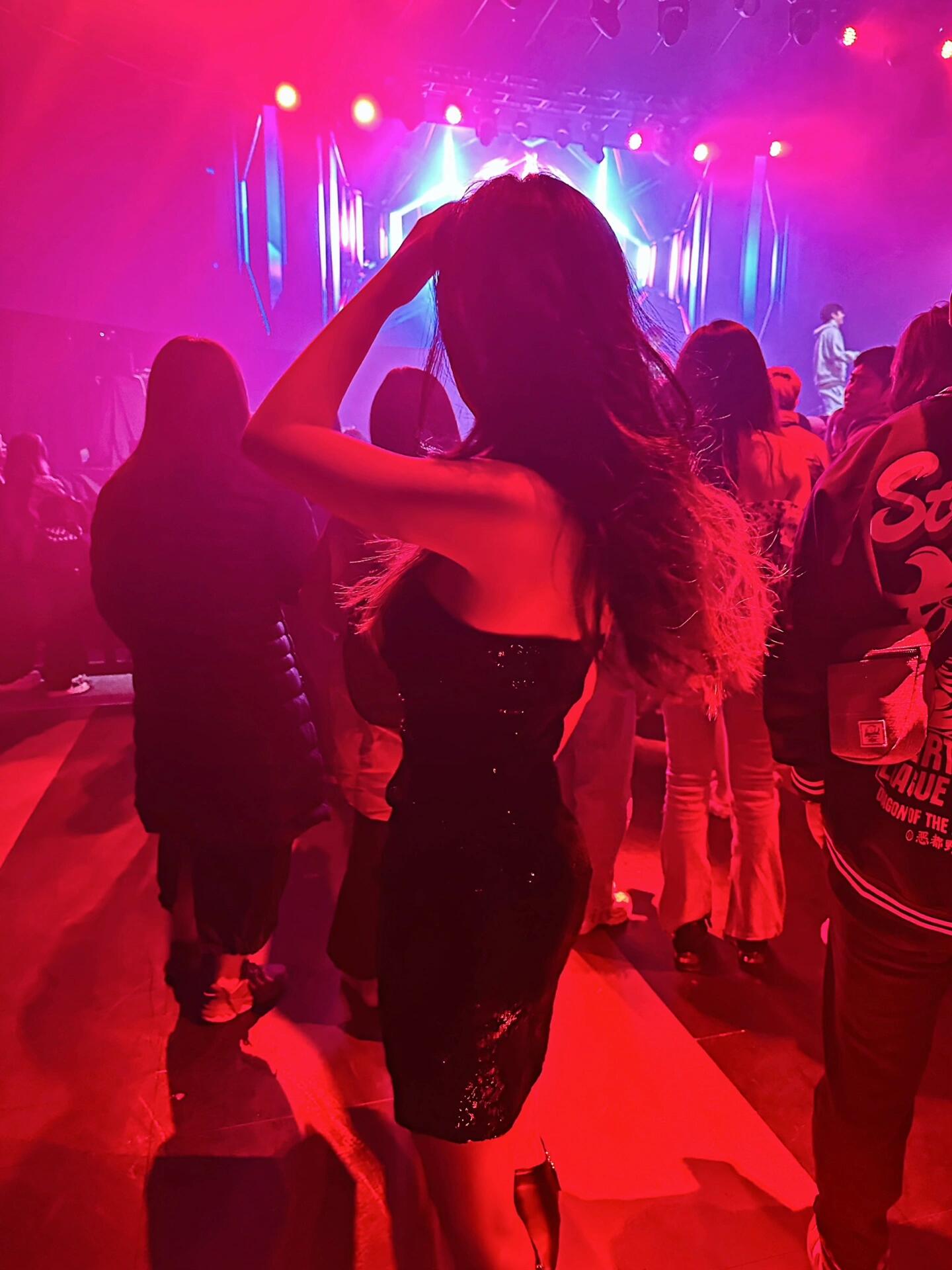 🪩冬季蹦迪|适合新手的穿搭➕拍照指南💃 家人们想蹦迪的举个手