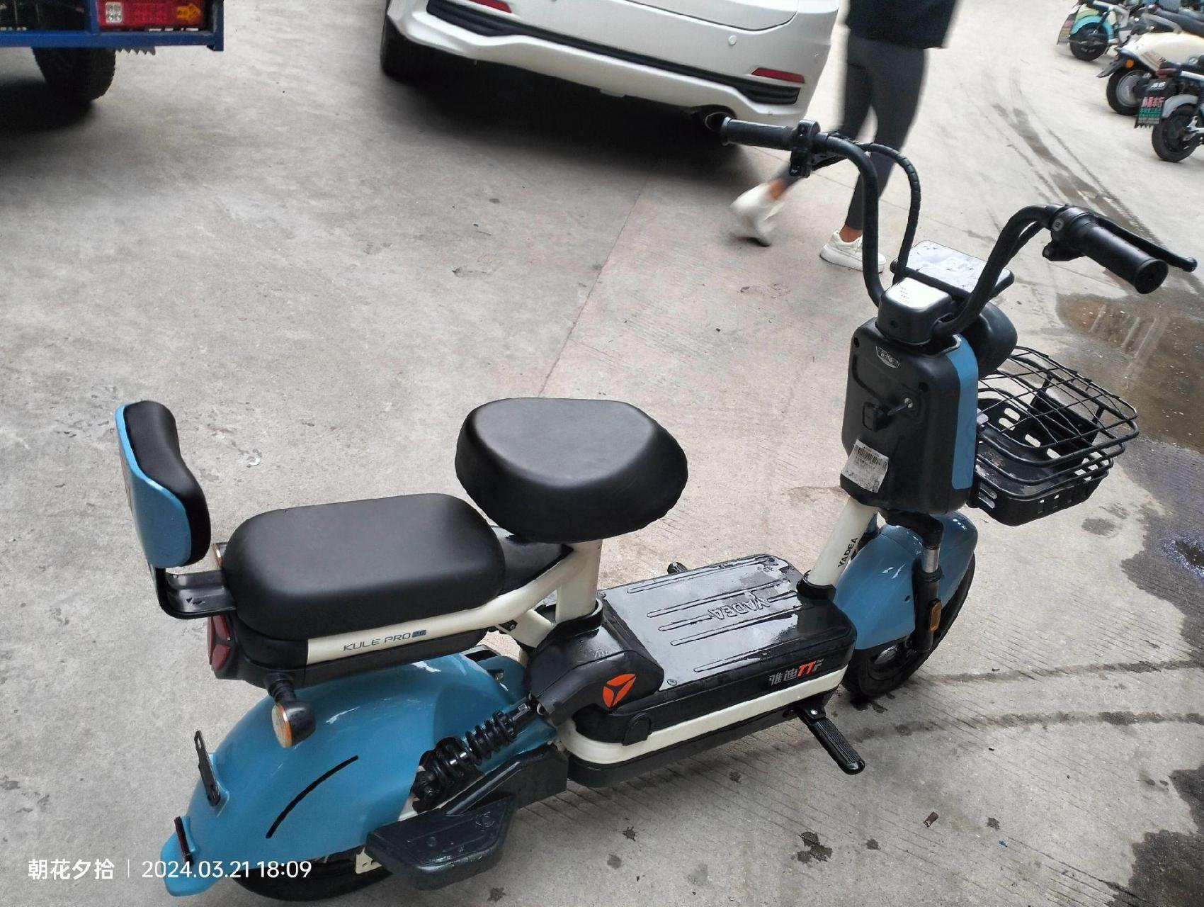 雅迪冠能酷乐,48伏23安石墨烯电池,续航40公里左右,新车三千左左右