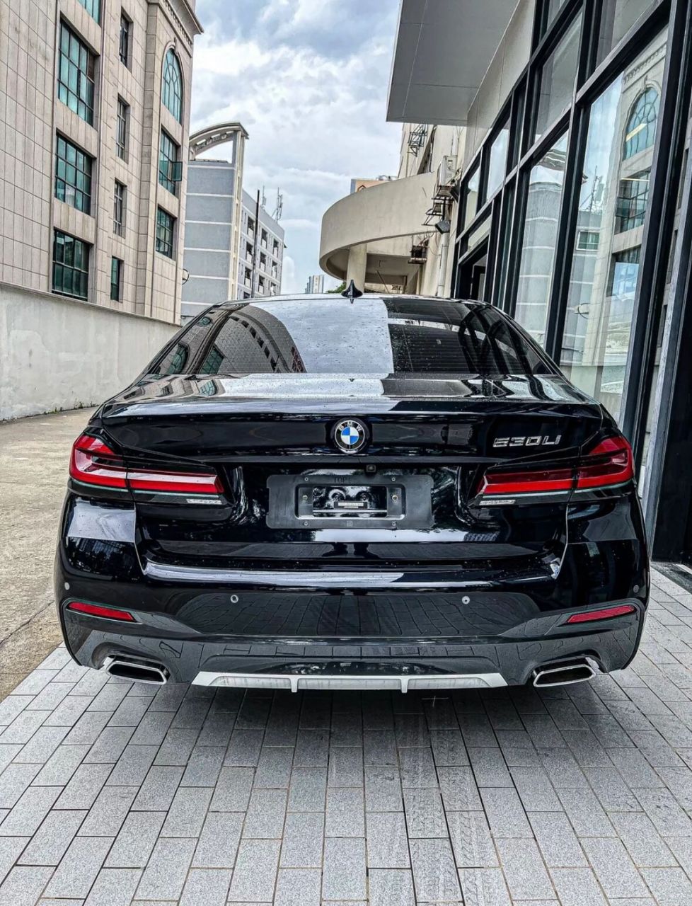 0t 245马力 l4 变速箱8挡手自一体 长宽高5106*1868*1500 车身结构4门