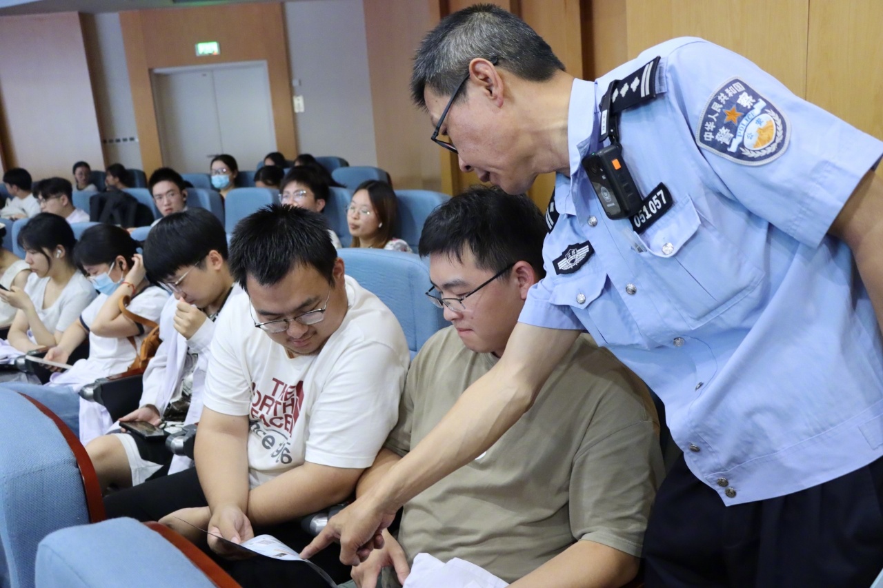 近日,常州市公安局天宁分局红梅派出所民警