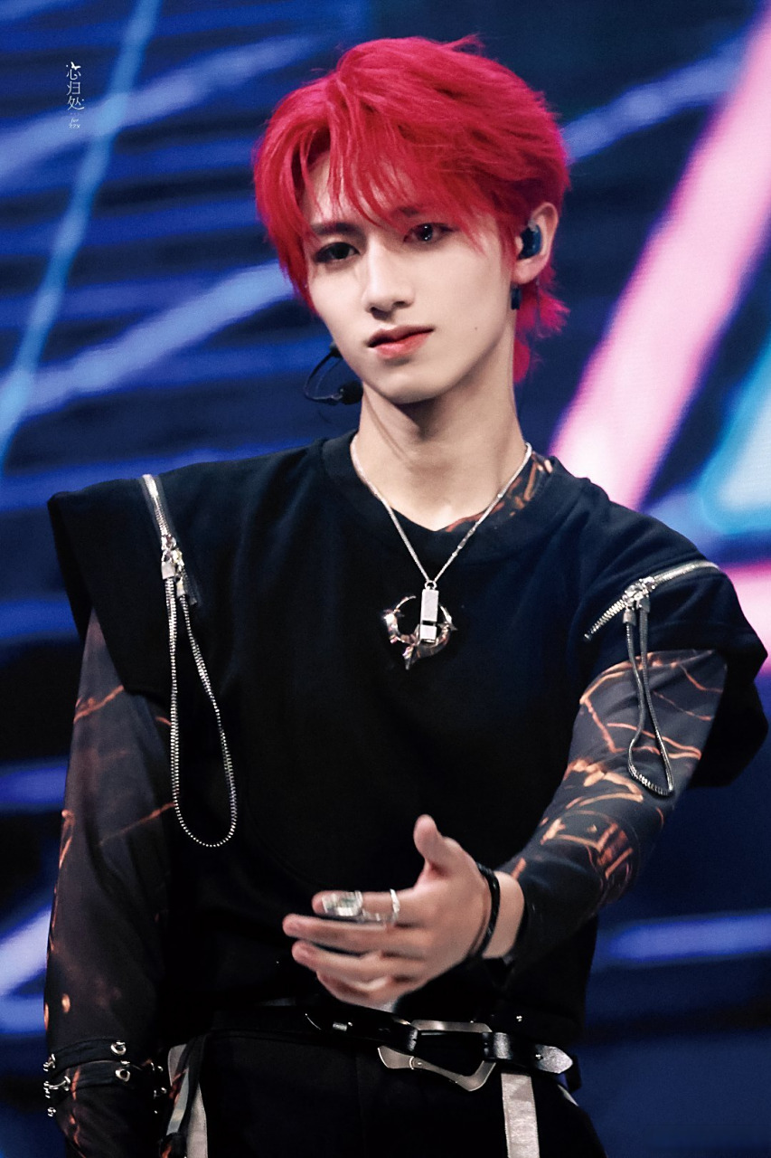 评一评危险吗[思考]更多的是帅气吧tf家族-朱志鑫