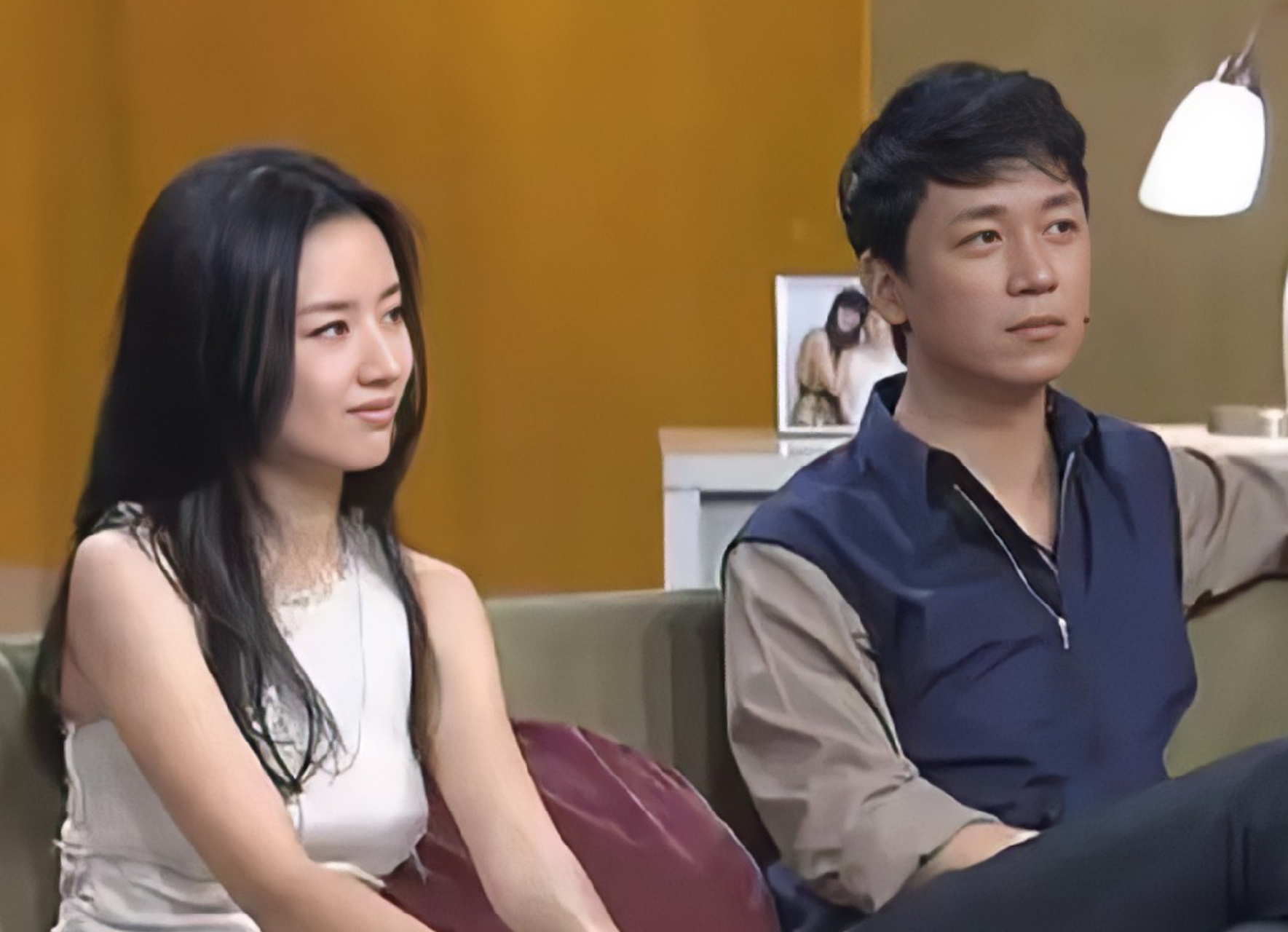 潘粤明和董洁因为拍摄《红衣坊》相识,当时他们在一起,人人都说郎才女