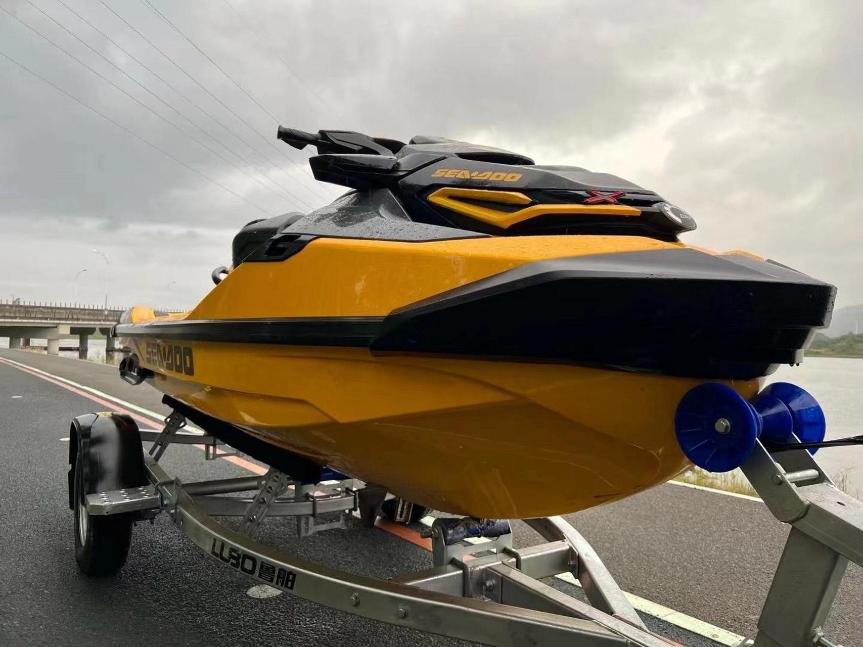 转让摩托艇庞巴迪rxt300,夏天来啦23年7月下水,只玩了十几个小时慢慢