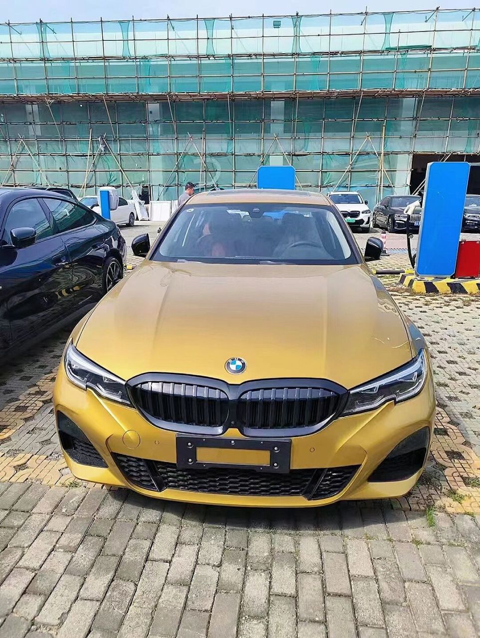 稀缺资源【宝马3系耀目金/红】现车97 97稀缺资源 22款宝马325li