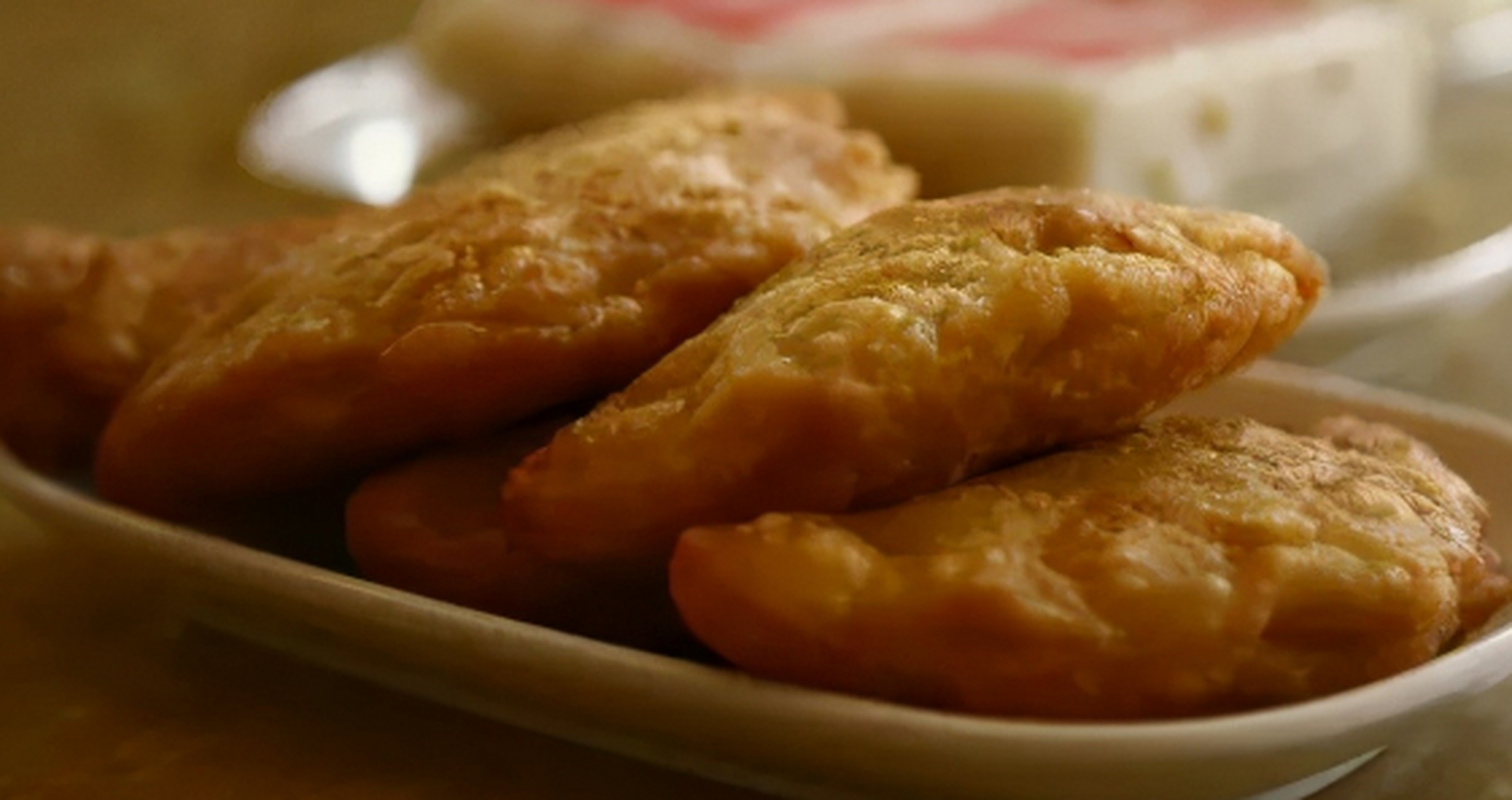 火饺#美食##美食分享##南通美食#  火饺是当地一道传统特色小食,外皮