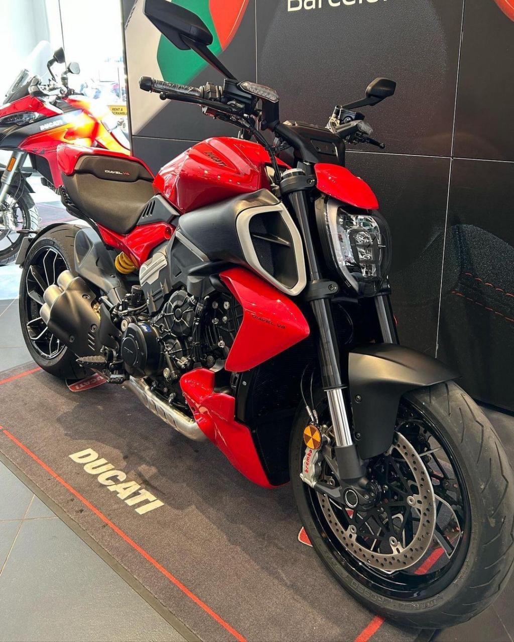 杜卡迪-2024款v4大魔鬼 盲定.接受 接受 喜欢的看过来