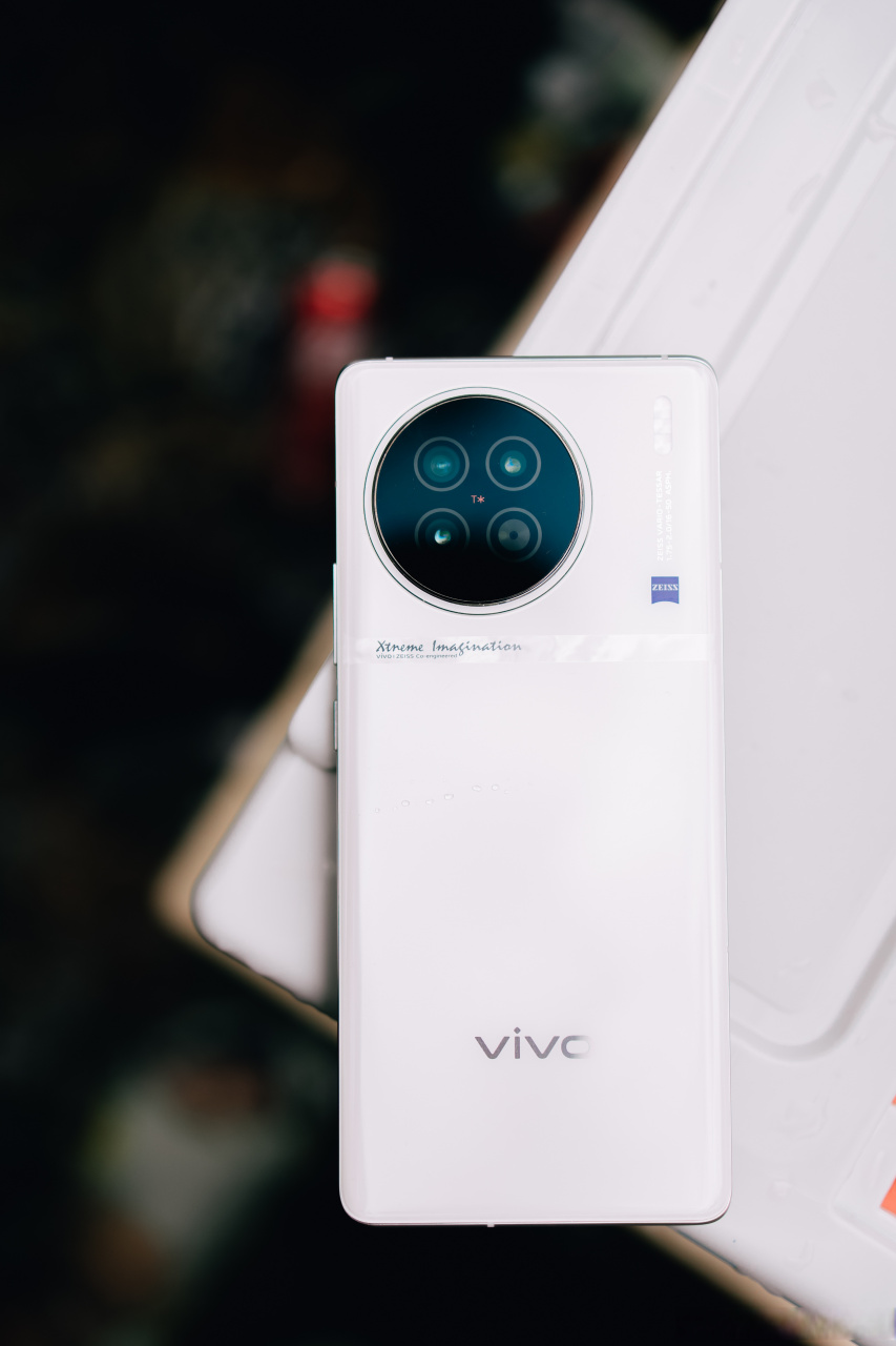 夏天用这部手机看起来还是很凉爽的,你们说呢?