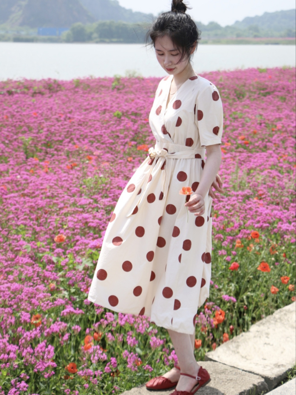 最近入手的一双红色小皮鞋 夏日的穿搭 有了它的点缀 明朗又吸睛78