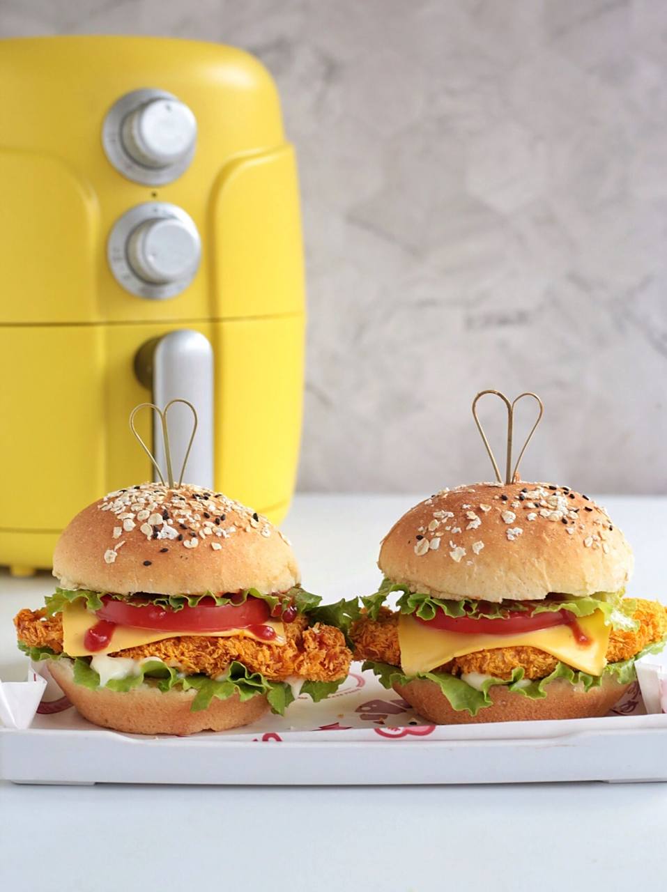 自制鸡排汉堡‼️料超足巨好吃,做法简单,新手一次就会~ 今天做孩