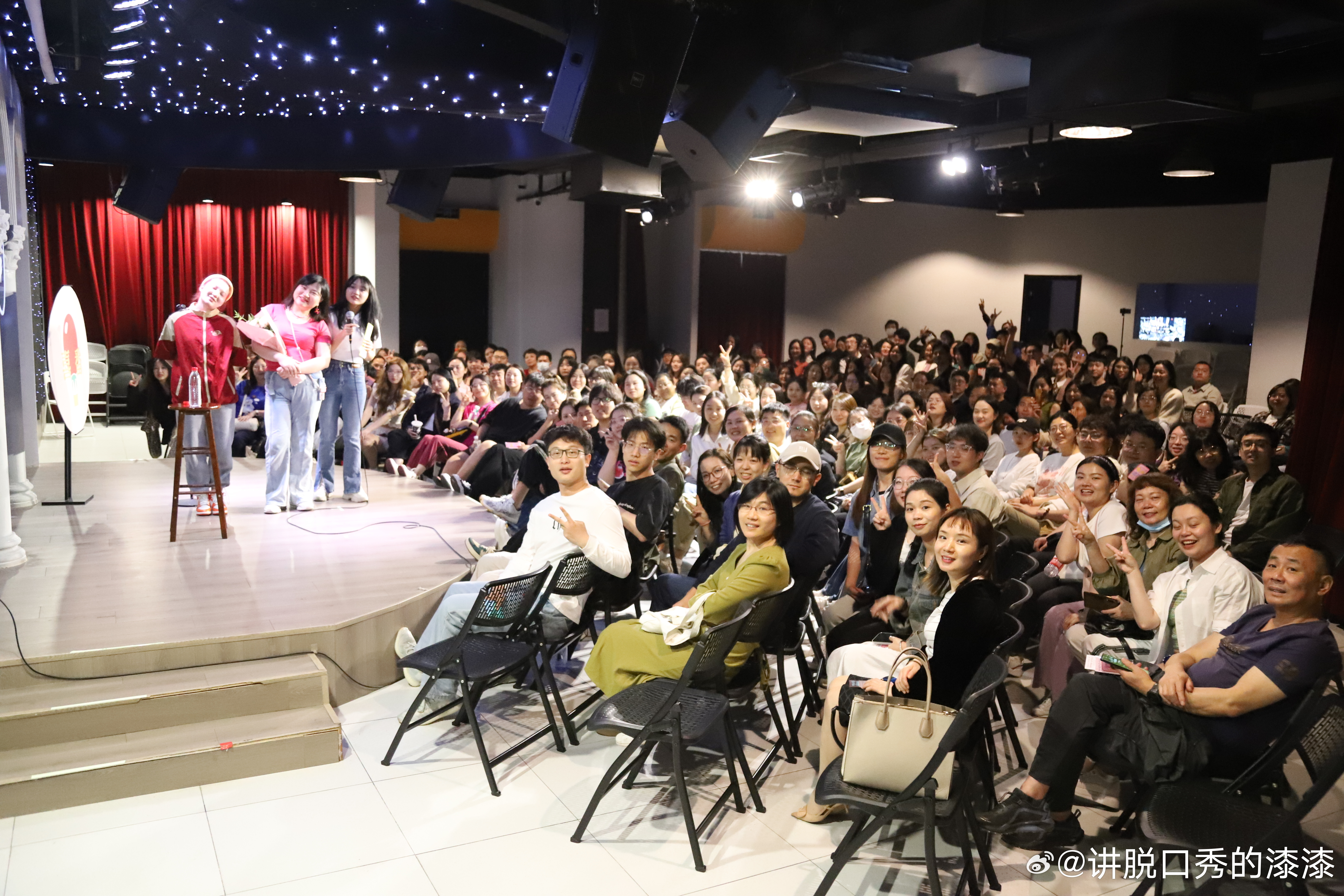 谢谢今天的主持人吧啦和开场演员刘倩,好棒的两个女演员