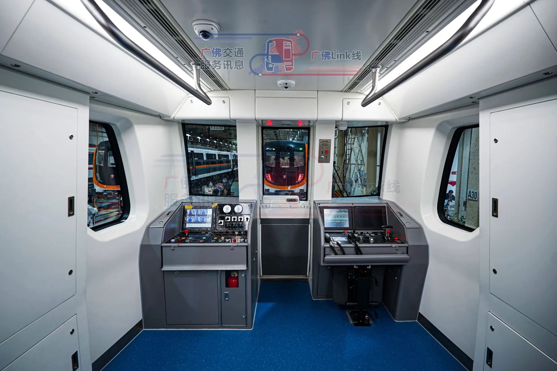 港铁深圳第二线,在深圳湾口岸见 深圳地铁13号线列车目前正在位于江门