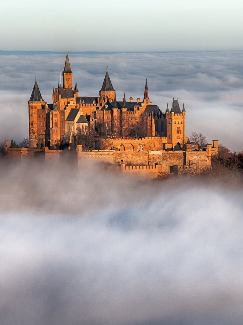 霍亨索伦城堡:斯瓦比亚的王冠 据记载,霍亨索伦城堡的历史可以追溯到